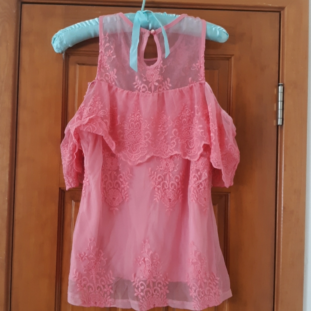 Society girl, lace super cute Women's top. - Picture 3 of 5